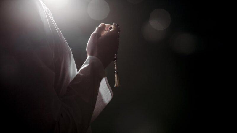 Tata Cara Sholat Malam Tahajud Lengkap Dengan Niatnya, Cek Disini! Tata Cara Sholat Malam